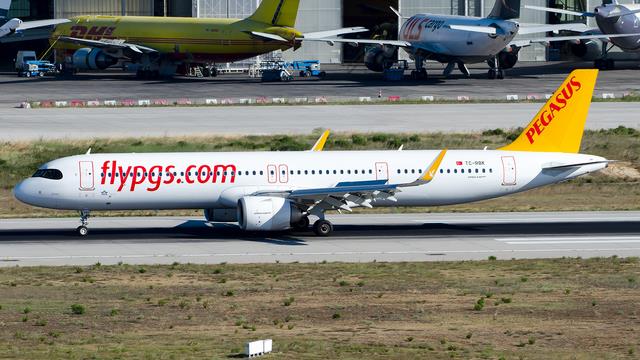 TC-RBK:Airbus A321:Pegasus Airlines